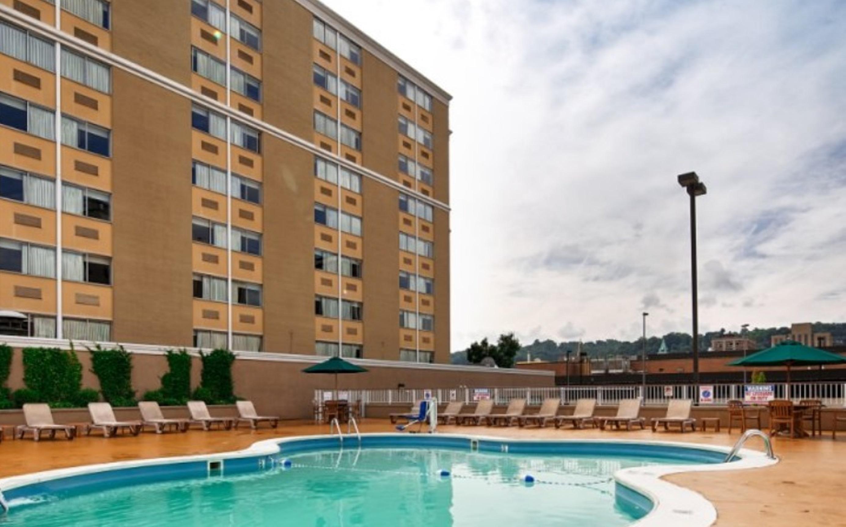 Quality Inn & Suites Charleston - Civic Center Exterior foto
