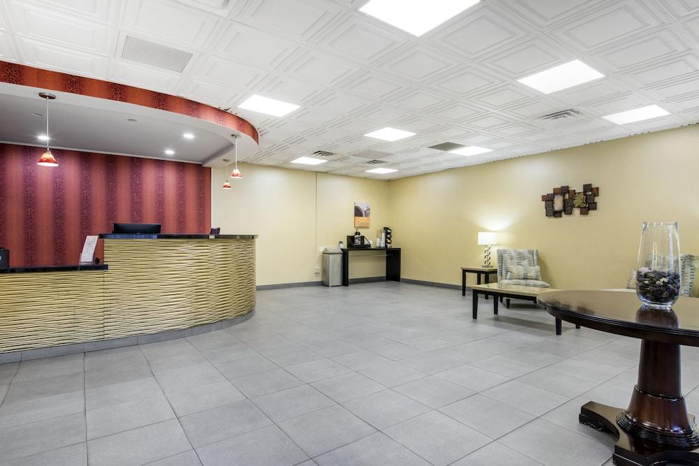 Quality Inn & Suites Charleston - Civic Center Exterior foto