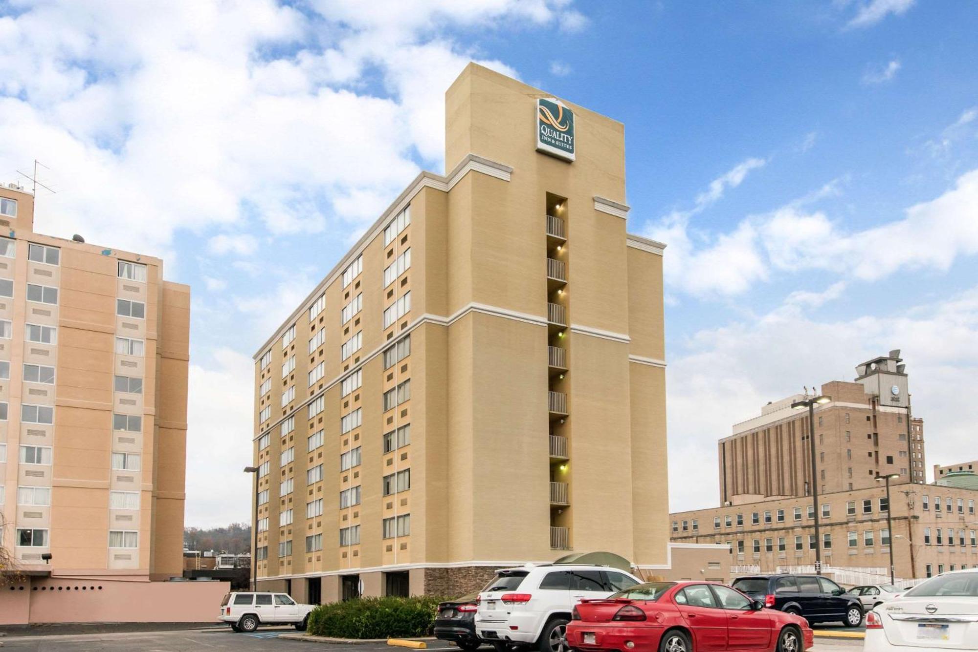 Quality Inn & Suites Charleston - Civic Center Exterior foto