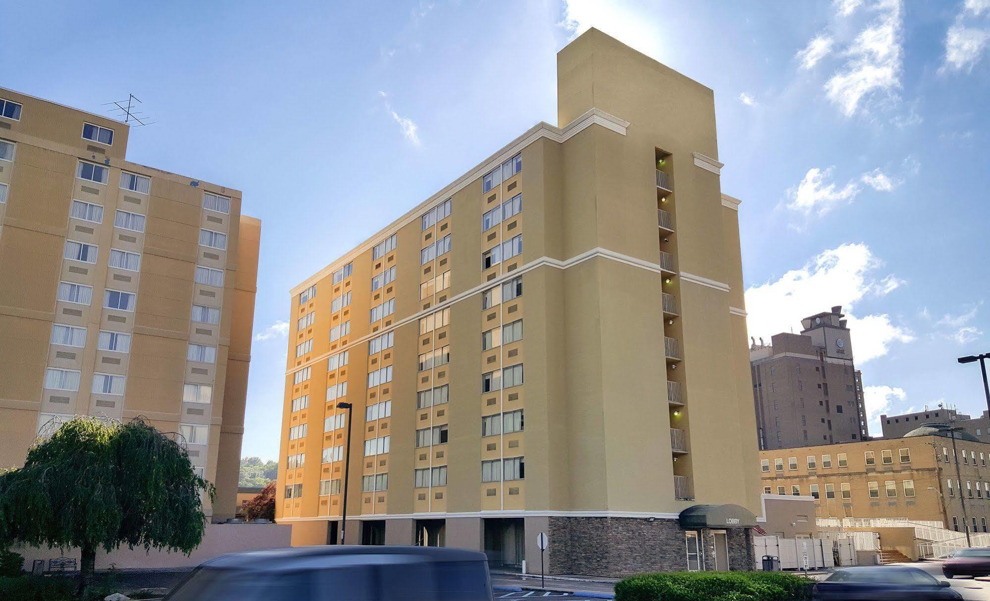 Quality Inn & Suites Charleston - Civic Center Exterior foto
